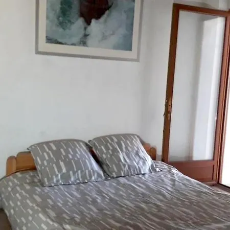Villa De 6 Chambres Avec Vue Sur Le Lac Piscine Privee Et Jardin Amenage A Lit Et Mixe Lit-et-Mixe