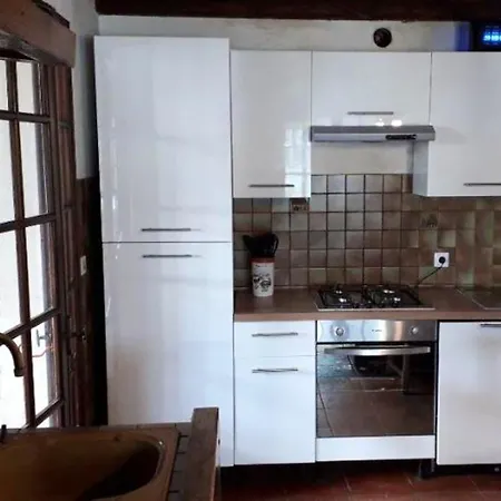 Villa De 6 Chambres Avec Vue Sur Le Lac Piscine Privee Et Jardin Amenage A Lit Et Mixe *