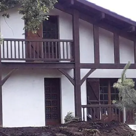 Villa De 6 Chambres Avec Vue Sur Le Lac Piscine Privee Et Jardin Amenage A Lit Et Mixe *