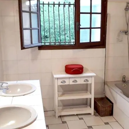 Villa Villa De 6 Chambres Avec Vue Sur Le Lac Piscine Privee Et Jardin Amenage A Lit Et Mixe